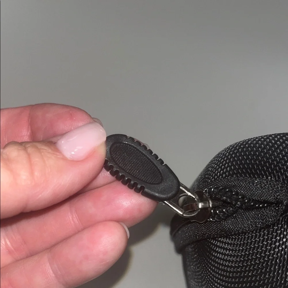 GIEADUN Black Sunglasses Case only preowned